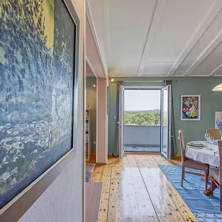 Apartment Ana With Balcony